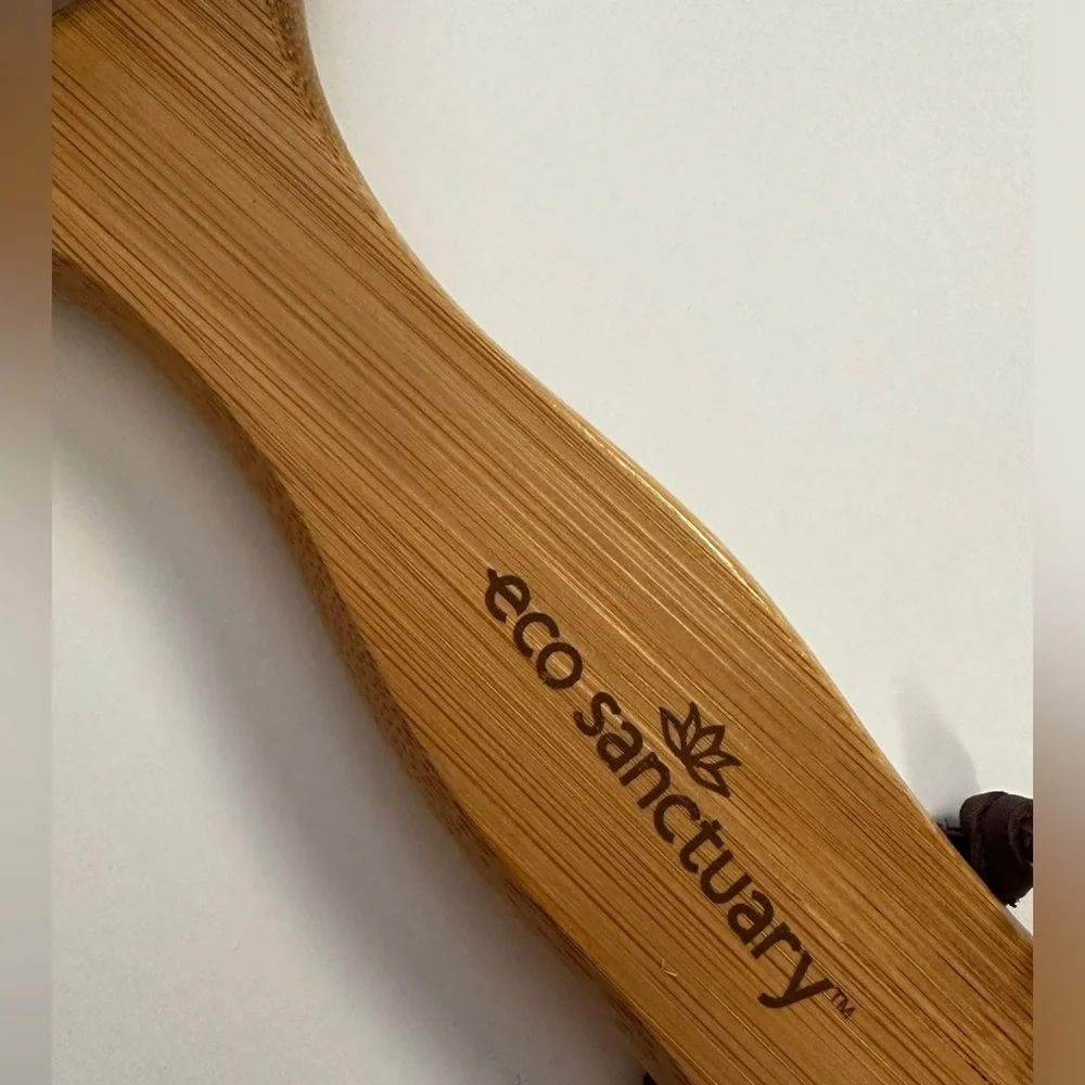 Bamboo back brush massaging and cleansing NWT